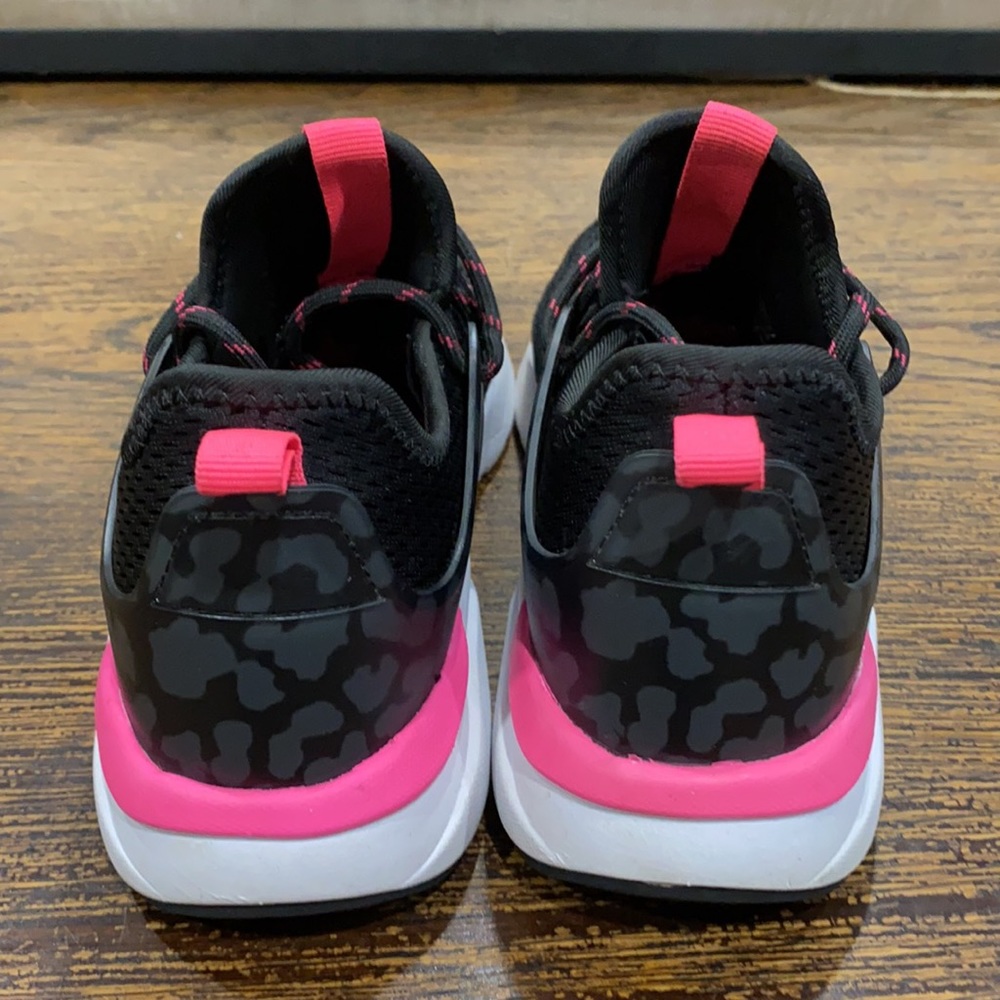 Fabletics Avalon Z Woman’s Running Shoes Size 7 - image 3